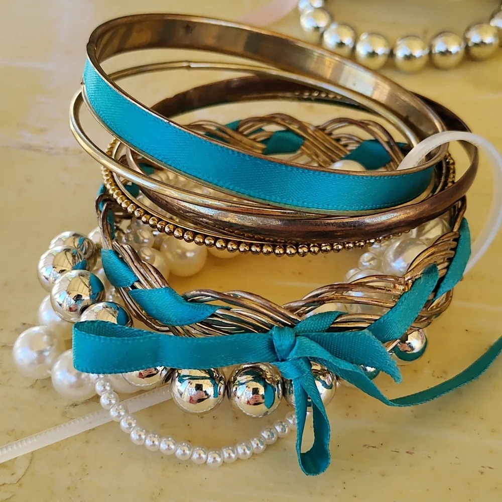 🖐️FREE🖐️ 4 bracelet sets